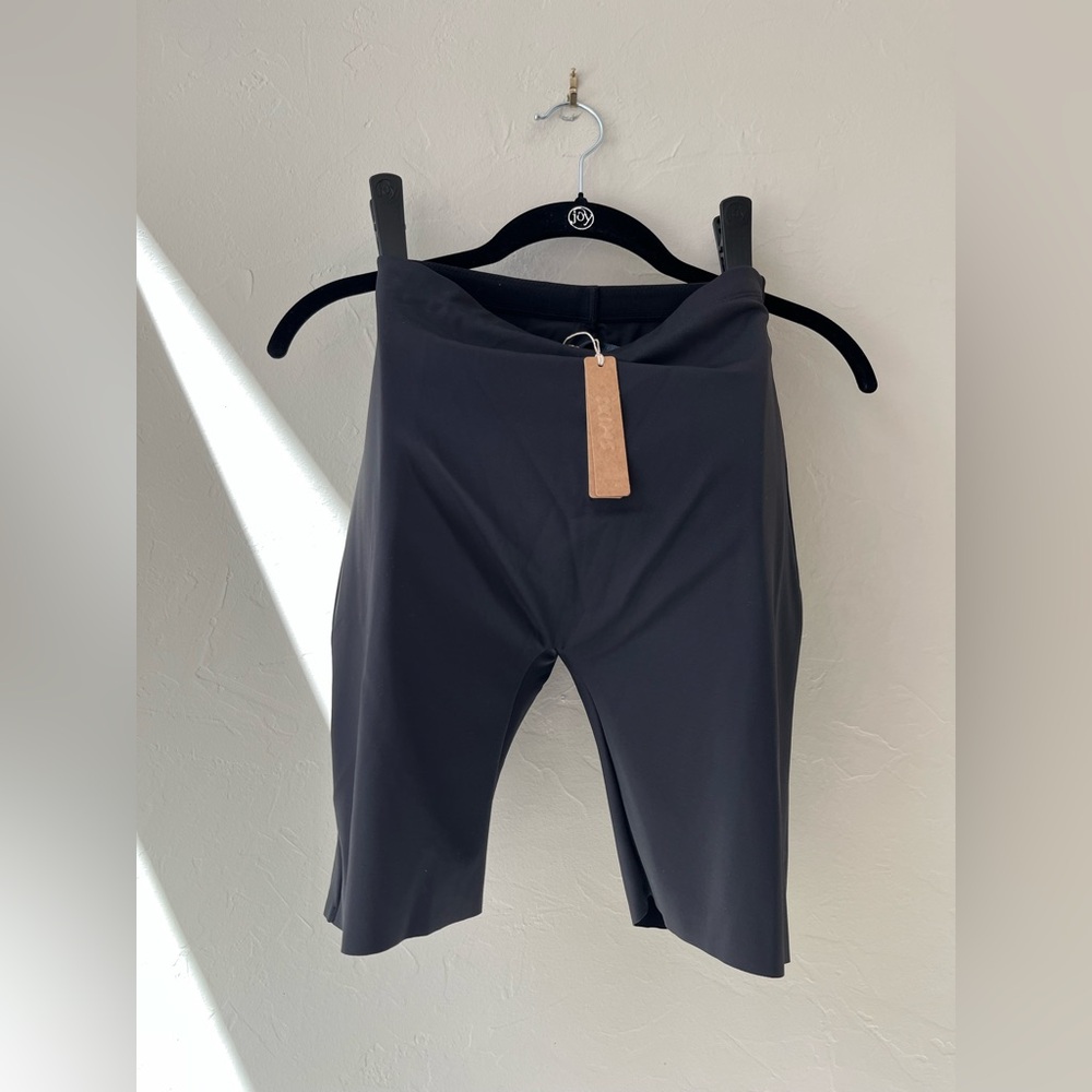 SKIMS BODY HIP ENHANCING PADDED SHORTS ONYX XS S